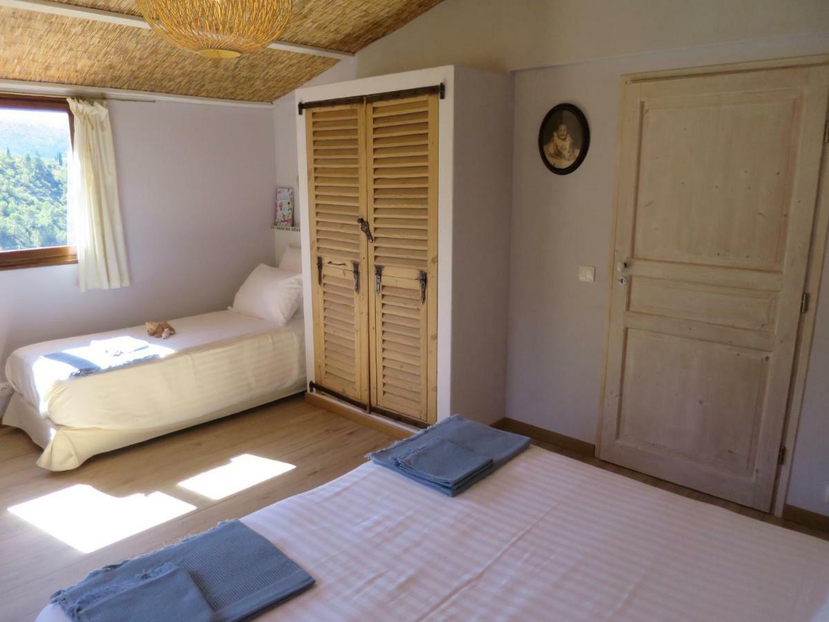 Вилла Les Figaires L'Escarene Экстерьер фото